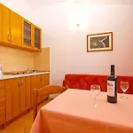 Lidija 1305 * Πούλα